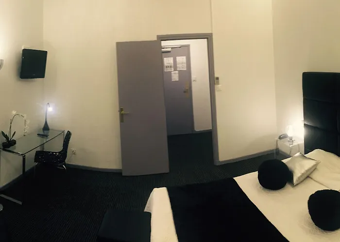 Le Capitole Отель